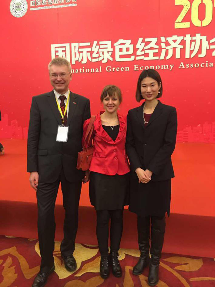  ��˹�к���Э����»�ԱRudolf Zachoval����һ����Sarka Zhang��������� j9���ʼ������ܣ���һ����Ӱ